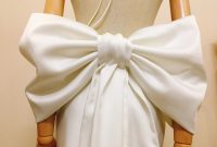 Wedding dress bow on back