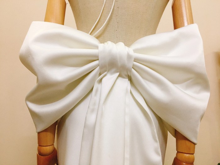 Wedding dress bow on back